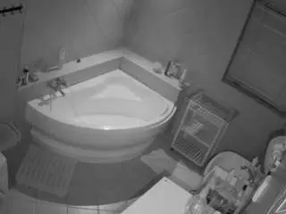 Voyeurcam-julmodels-bath-1st-2  live sex cam