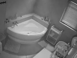 Voyeurcam-julmodels-bath-1st-2  live sex cam