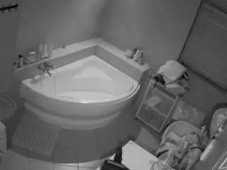 Voyeurcam-julmodels-bath-1st-2  live sex cam