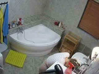 Voyeurcam-julmodels-bath-1st-2  live sex cam