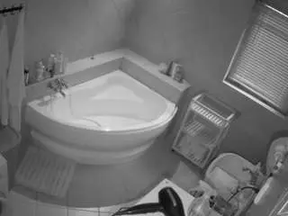 Voyeurcam-julmodels-bath-1st-2  live sex cam