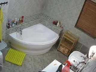 Voyeurcam-julmodels-bath-1st-2  live sex cam