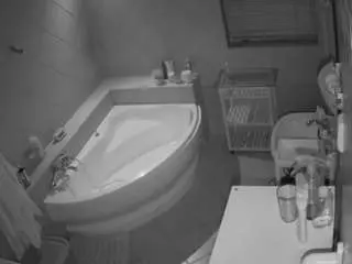 Voyeurcam-julmodels-bath-1st-2  live sex cam