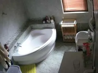 Voyeurcam-julmodels-bath-1st-2  live sex cam