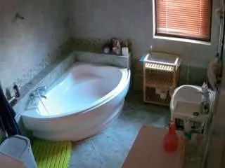 Voyeurcam-julmodels-bath-1st-2  live sex cam