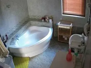 Voyeurcam-julmodels-bath-1st-2  live sex cam