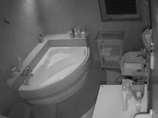 Voyeurcam-julmodels-bath-1st-2  live sex cam