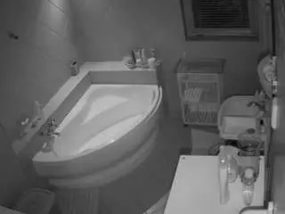 Voyeurcam-julmodels-bath-1st-2  live sex cam