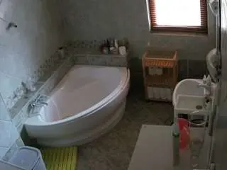 Voyeurcam-julmodels-bath-1st-2  live sex cam