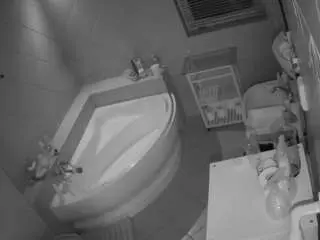 Voyeurcam-julmodels-bath-1st-2  live sex cam