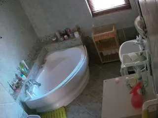 Voyeurcam-julmodels-bath-1st-2  live sex cam