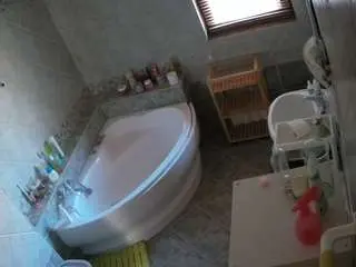 Voyeurcam-julmodels-bath-1st-2  live sex cam