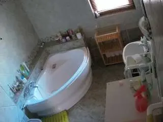 Voyeurcam-julmodels-bath-1st-2  live sex cam