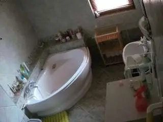 Voyeurcam-julmodels-bath-1st-2  live sex cam