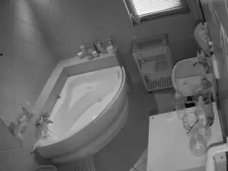 Voyeurcam-julmodels-bath-1st-2  live sex cam