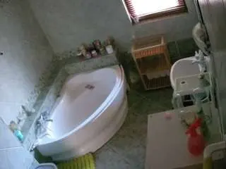 Voyeurcam-julmodels-bath-1st-2  live sex cam