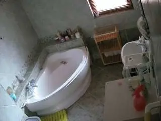 Voyeurcam-julmodels-bath-1st-2  live sex cam