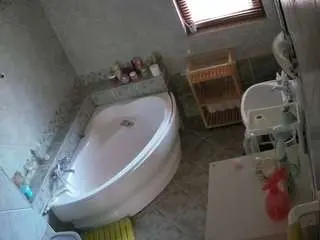 Voyeurcam-julmodels-bath-1st-2  live sex cam