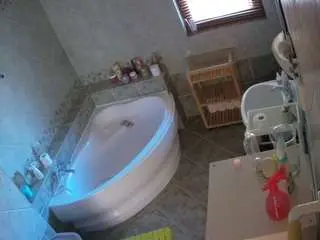 Voyeurcam-julmodels-bath-1st-2  live sex cam
