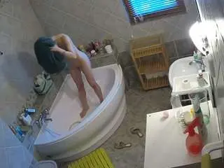 Voyeurcam-julmodels-bath-1st-2  live sex cam