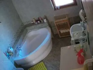 Voyeurcam-julmodels-bath-1st-2  live sex cam