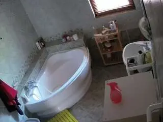 Voyeurcam-julmodels-bath-1st-2  live sex cam