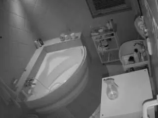 Voyeurcam-julmodels-bath-1st-2  live sex cam