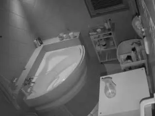 Voyeurcam-julmodels-bath-1st-2  live sex cam
