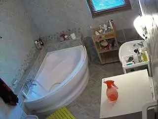 Voyeurcam-julmodels-bath-1st-2  live sex cam