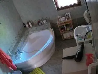 Voyeurcam-julmodels-bath-1st-2  live sex cam