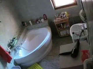 Voyeurcam-julmodels-bath-1st-2  live sex cam