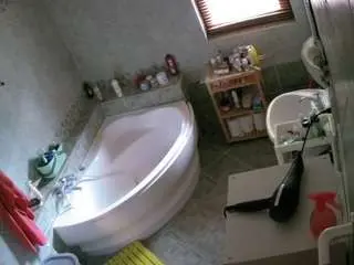 Voyeurcam-julmodels-bath-1st-2  live sex cam
