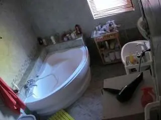 Voyeurcam-julmodels-bath-1st-2  live sex cam