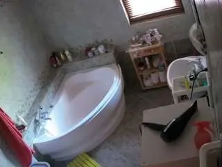 Voyeurcam-julmodels-bath-1st-2  live sex cam