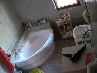 Voyeurcam-julmodels-bath-1st-2  live sex cam