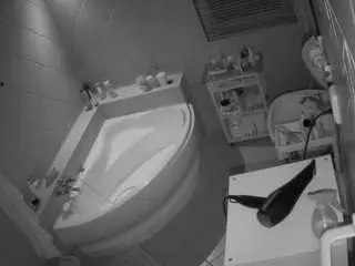 Voyeurcam-julmodels-bath-1st-2  live sex cam