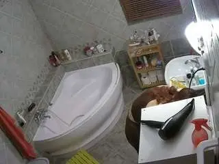 Voyeurcam-julmodels-bath-1st-2  live sex cam