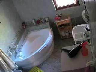 Voyeurcam-julmodels-bath-1st-2  live sex cam