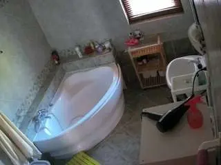 Voyeurcam-julmodels-bath-1st-2  live sex cam