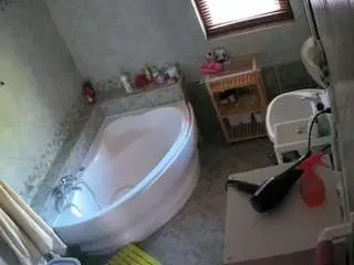 Voyeurcam-julmodels-bath-1st-2  live sex cam