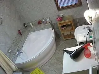 Voyeurcam-julmodels-bath-1st-2  live sex cam