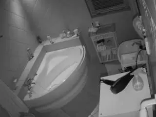 Voyeurcam-julmodels-bath-1st-2  live sex cam