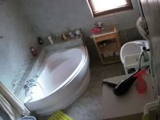 Voyeurcam-julmodels-bath-1st-2  live sex cam