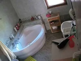 Voyeurcam-julmodels-bath-1st-2  live sex cam