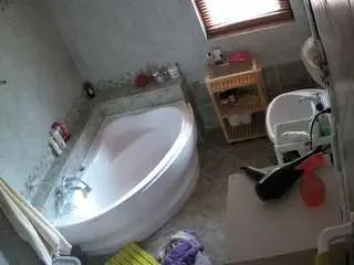 Voyeurcam-julmodels-bath-1st-2  live sex cam