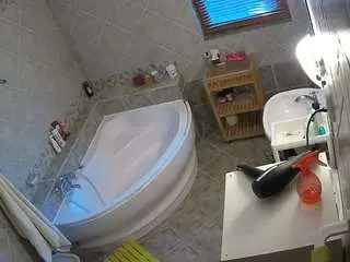 Voyeurcam-julmodels-bath-1st-2  live sex cam