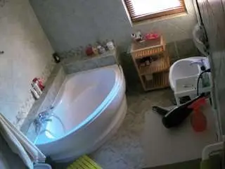 Voyeurcam-julmodels-bath-1st-2  live sex cam