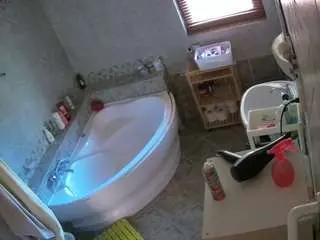 Voyeurcam-julmodels-bath-1st-2  live sex cam