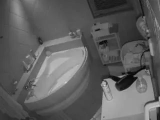 Voyeurcam-julmodels-bath-1st-2  live sex cam