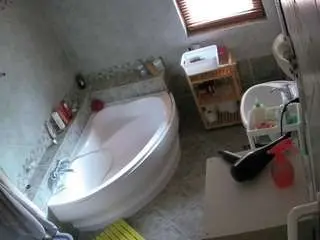 Voyeurcam-julmodels-bath-1st-2  live sex cam